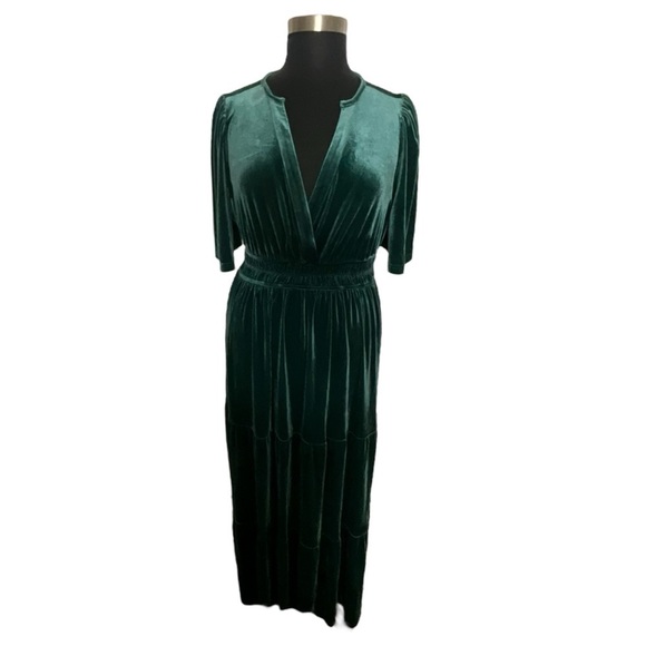 Faeriesty Elegant Green Velvet Maxi Tiered A Line Plus Size Dress - Picture 6 of 16